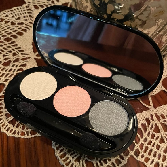 Merle Norman Eye Shadow Mirror Compact Trio; Ice, Rosewater, Silver Dollar; New - Picture 2 of 11